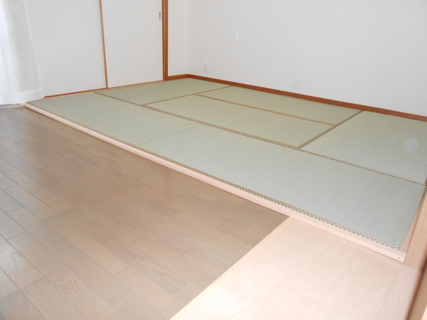 北田町　プロジェクト１００　　フローリングに畳を敷いたよ